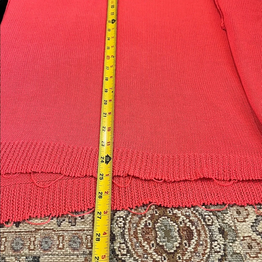 Easel woman’s sweater size 1X. Shredded